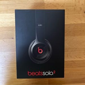 Beats by Dre Solo 2 On Ear Headphone Gloss Black